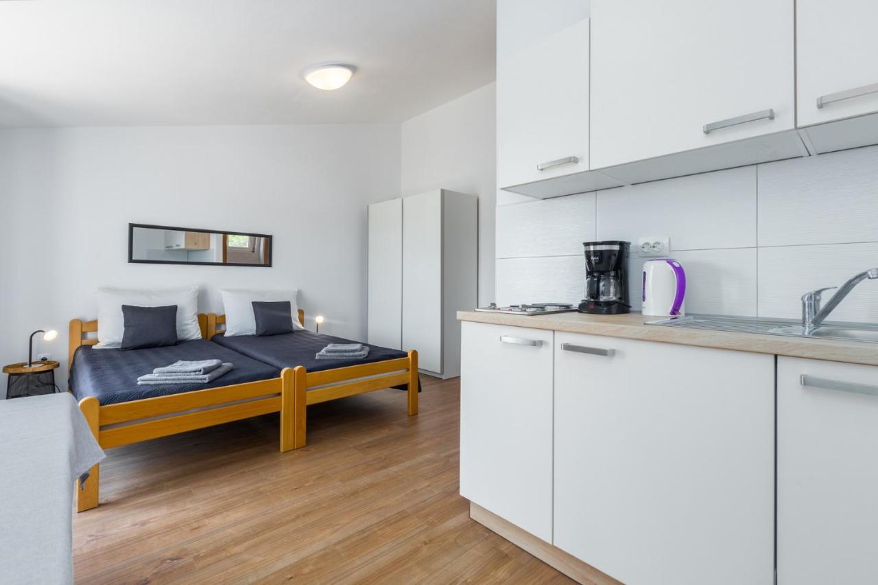 Apartments Emil Pula Exterior photo